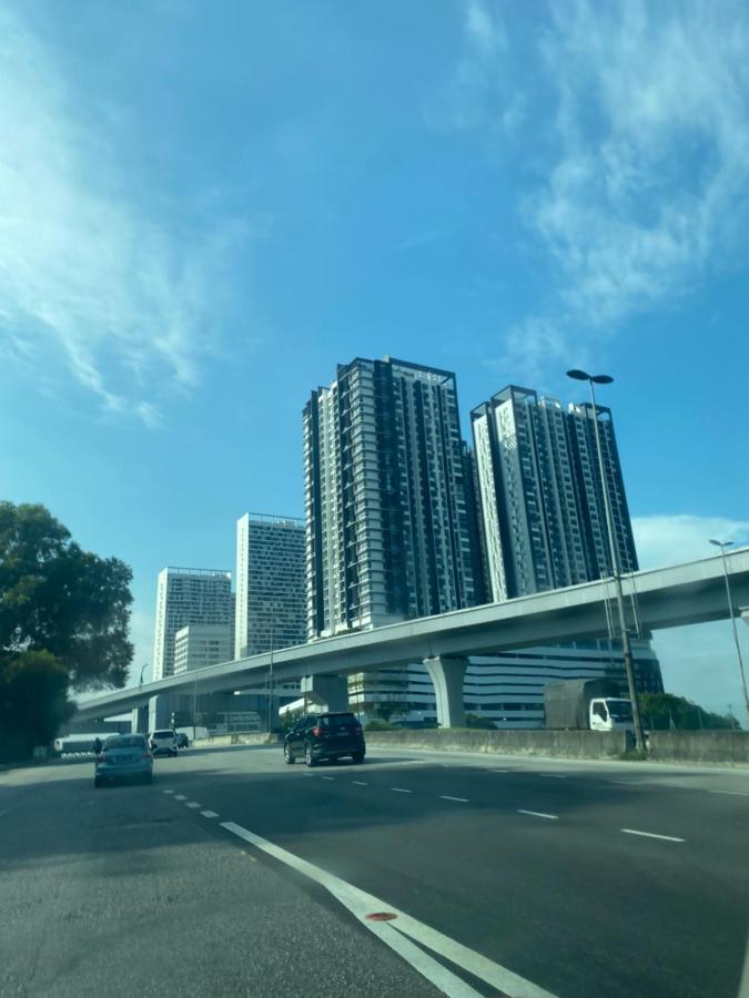 Dsara Sentral Mrt With Two Free Parking Apartment Sungai Buloh