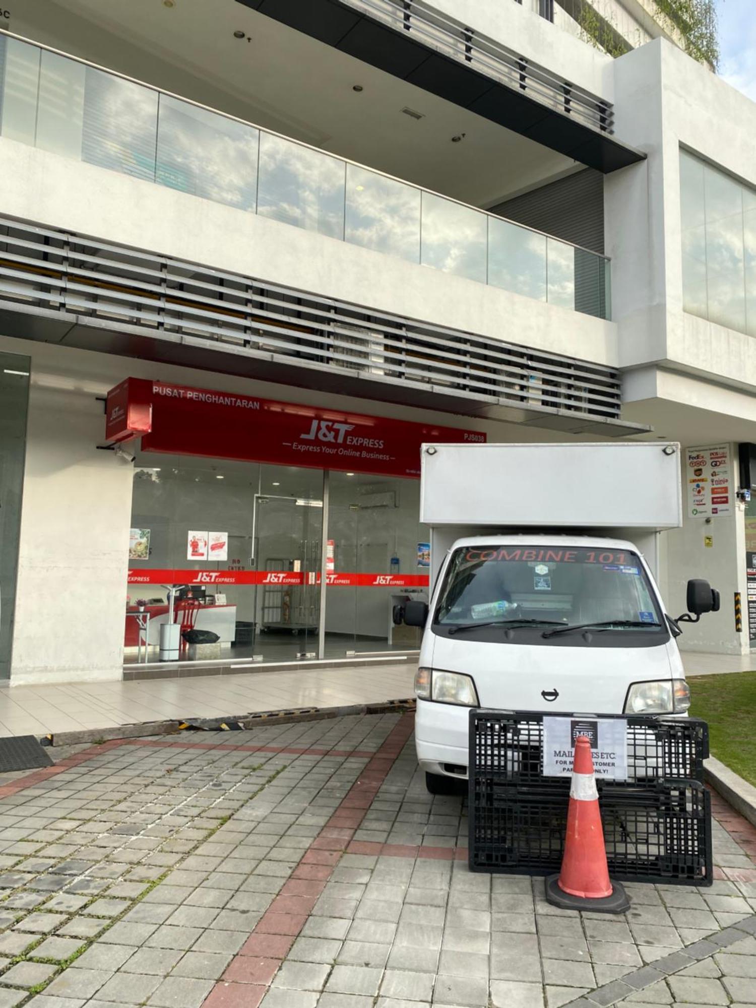 D'sara Sentral Mrt With Two Free Parking Apartemen